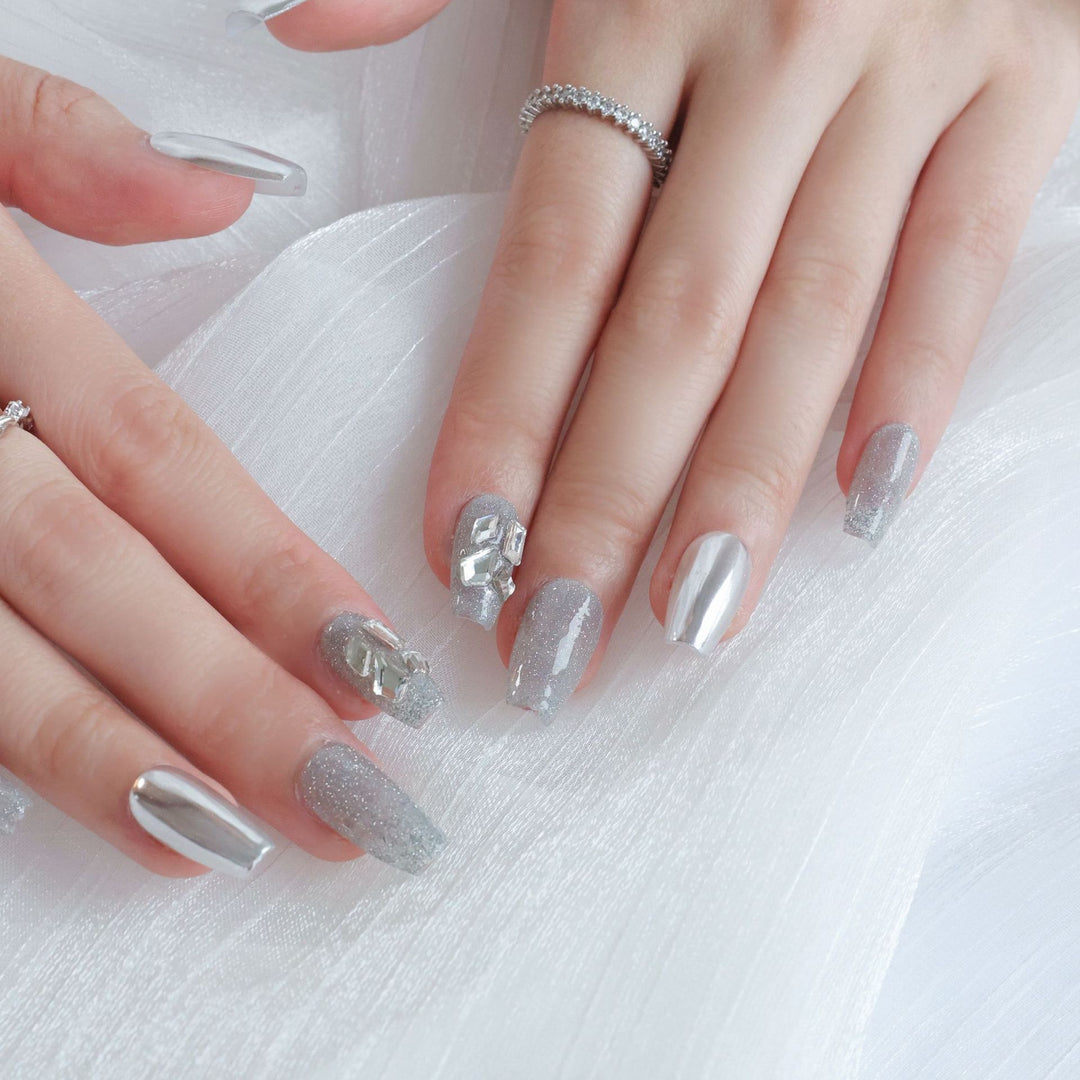 Glamourös Metallic Press-On Nail Art Set