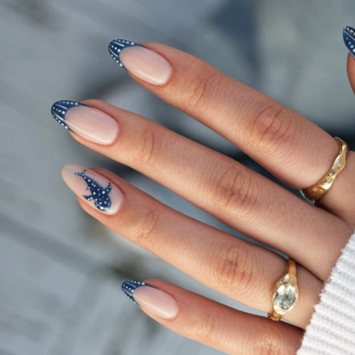 Elegante Haifisch-inspirierte French Tip Press-On Nägel Karnz