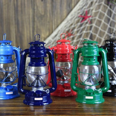 Retro Metall Kerosinlaterne mit klarem Glasglobus und verstellbarem Docht dekorative Öllampe Karnz