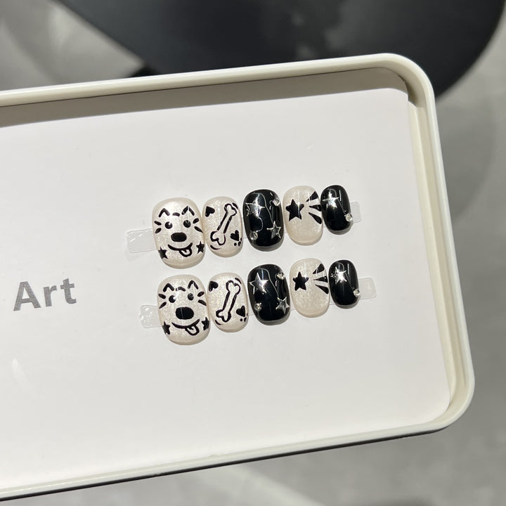 Verspieltes thematisches Press-On-Nagelset Karnz