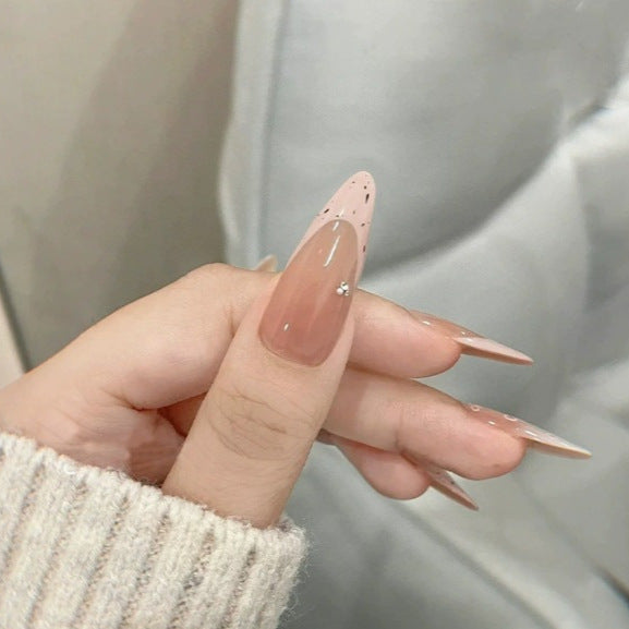 Elegante dekorative Nagelkunstverlängerungen Karnz