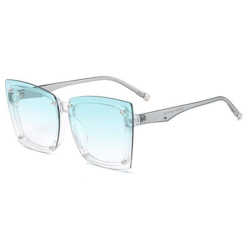 Damen statement Sonnenbrille mit stilvollem quadratischen Rahmen und modischen Akzenten Karnz