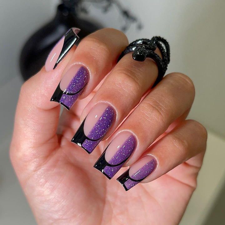 Kunstvolle Nagelverlängerungen mit glamourösem Farbverlauf und Glitzerdetails Karnz