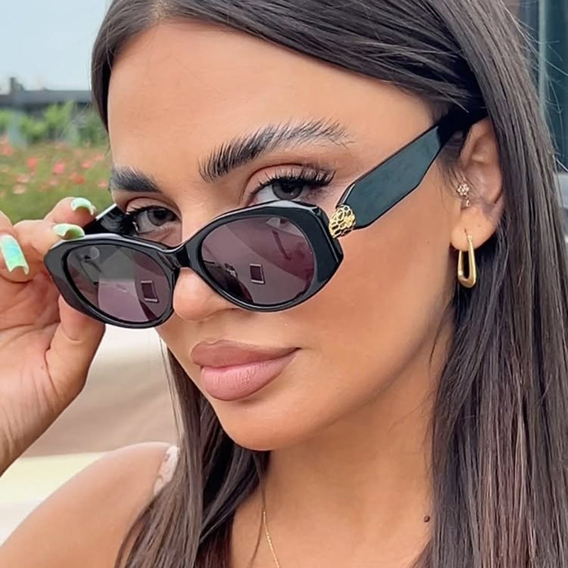 Damen elegante Sonnenbrille mit stilvollen Konturen Karnz