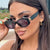 Damen elegante Sonnenbrille mit stilvollen Konturen Karnz