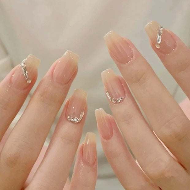 Elegante Press-On Nagelkunst Karnz