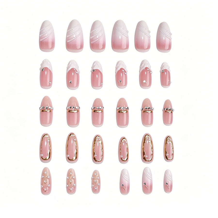 Elegantes Kunstnagelset mit filigranen 3D-Details Karnz