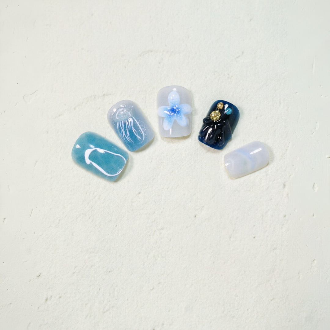 Ozean-inspiirertes künstlerisches Press-On-Nageldesign Karnz