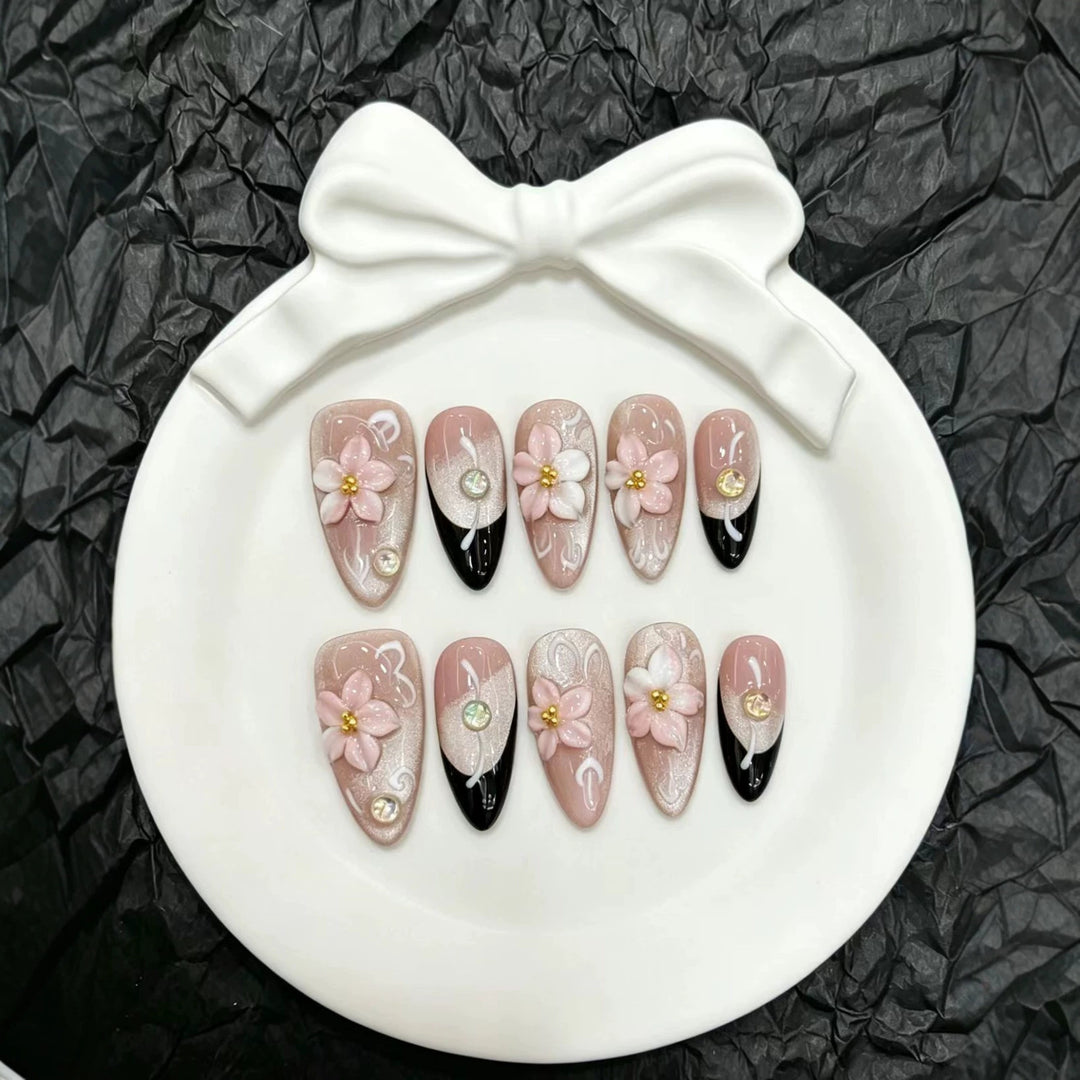 Künstlerisches Press-On Nagelkunst-Set mit Blumendesign