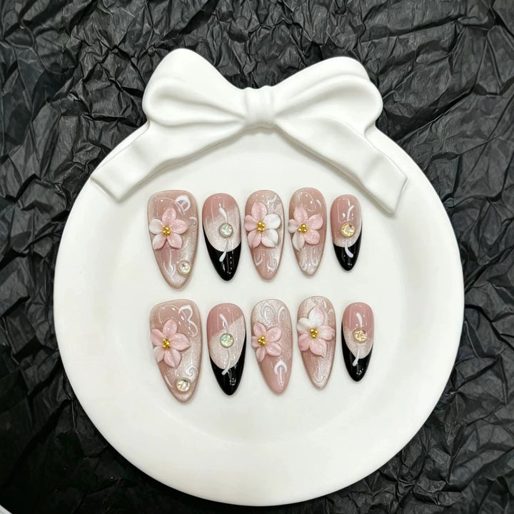 Künstlerisches Press-On Nagelkunst-Set mit Blumendesign
