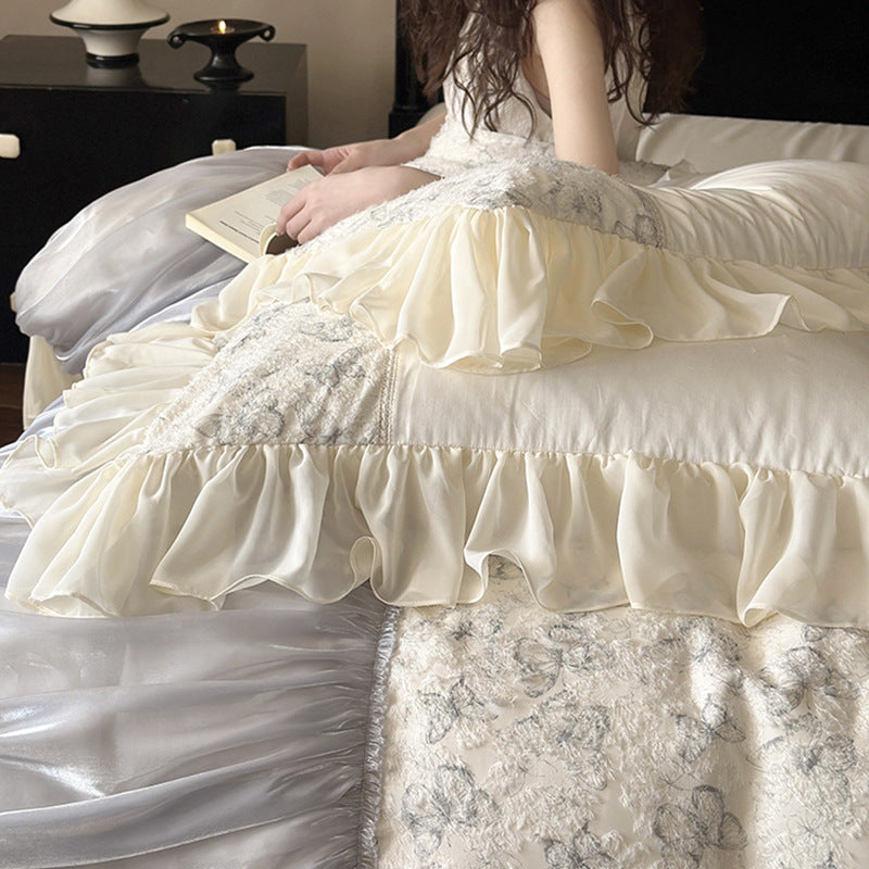 Luxus-Bettwäsche-Set mit gerafftem Satin-Dekor, floraler Jacquard-Bettdecke & Volant-Kissen