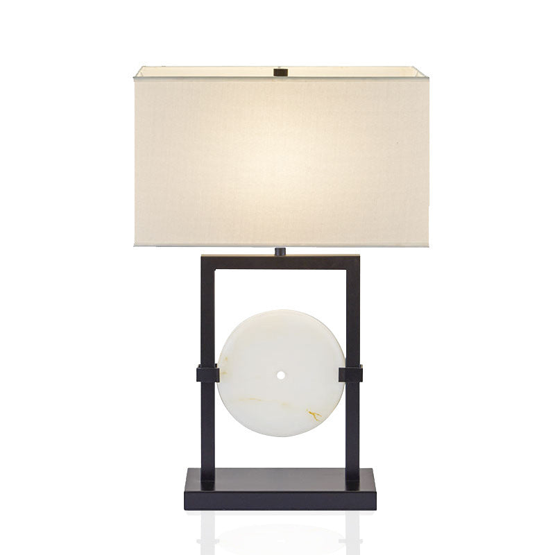Zeitgenössische Tischlampe mit elegantem geometrischen Design