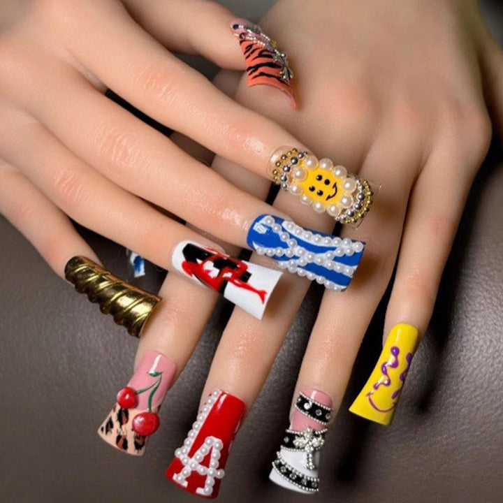 Kunstnägel mit Ausgefallenen Designs Karnz