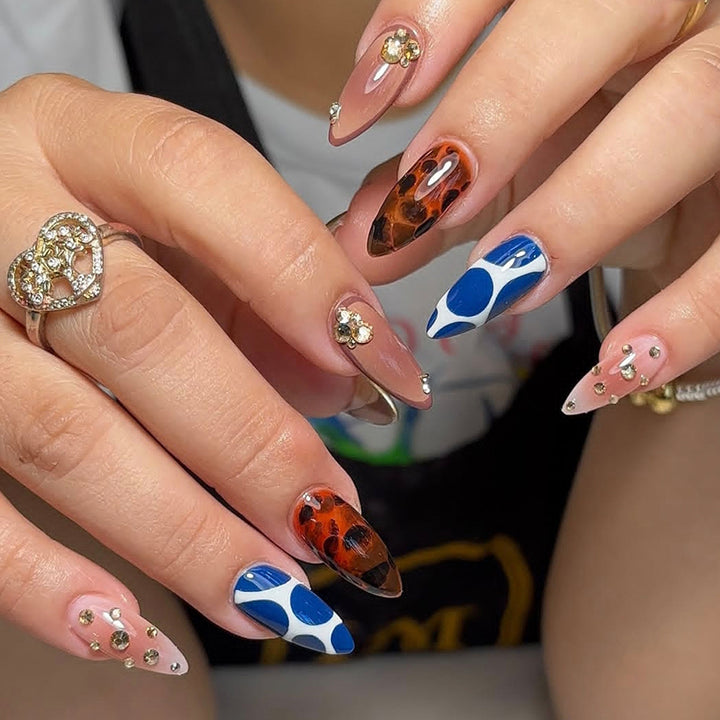 Künstliche Stiletto Fingernägel mit Extravagantem Design Karnz