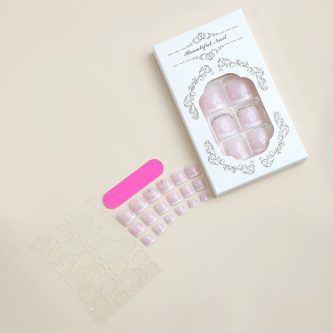 Premium dekorative Press-On-Nagelsatz mit eleganten Designelementen Karnz