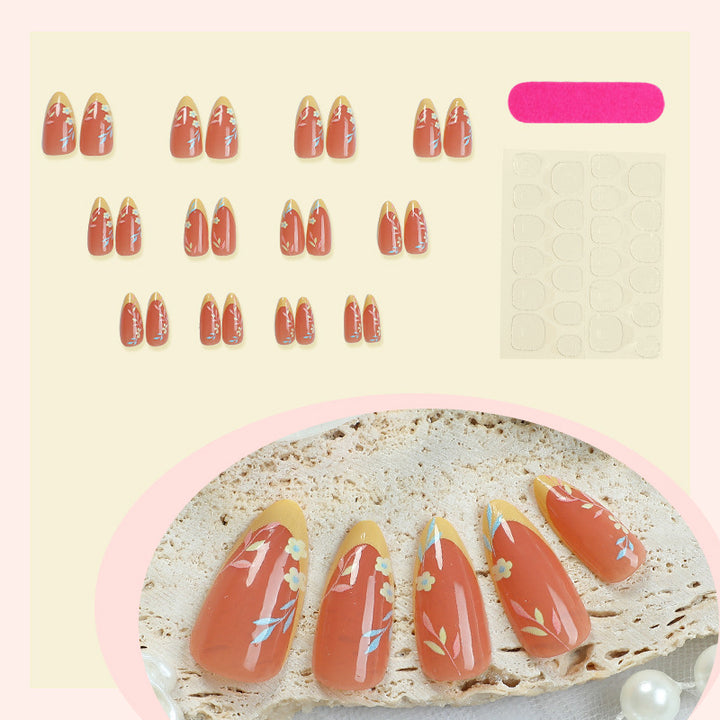 Dekorativer Press-On-Nagelset mit floralem und elegantem Design Karnz