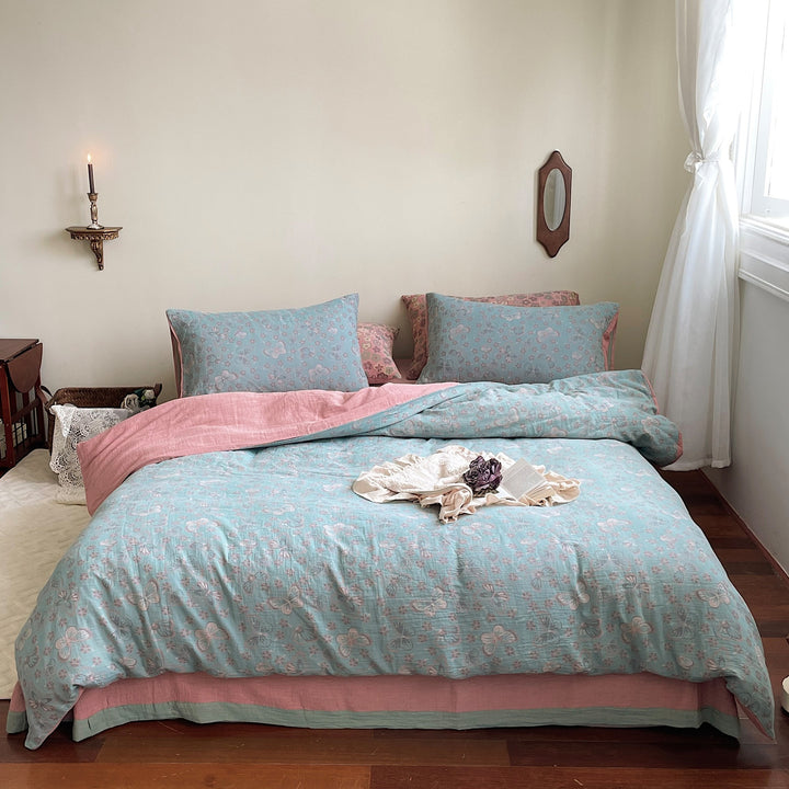 Wendbares Bettwäsche-Garnitur-Set aus Baumwoll-Leinen mit zartem Blumenprint und gesteppter Decke