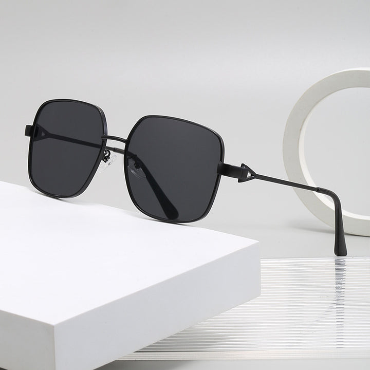 Damen quadratische Sonnenbrille mit modischem und robustem Gestell Karnz