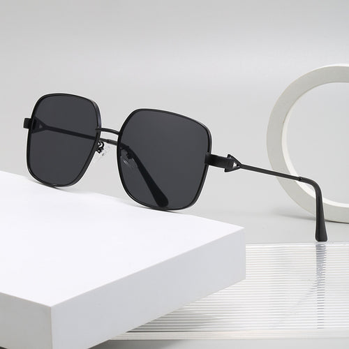 Damen quadratische Sonnenbrille mit modischem und robustem Gestell Karnz