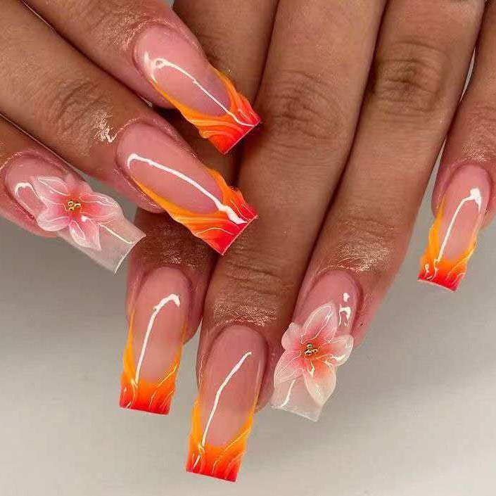 Künstlerische Floral Press-On Nagelverzierungen