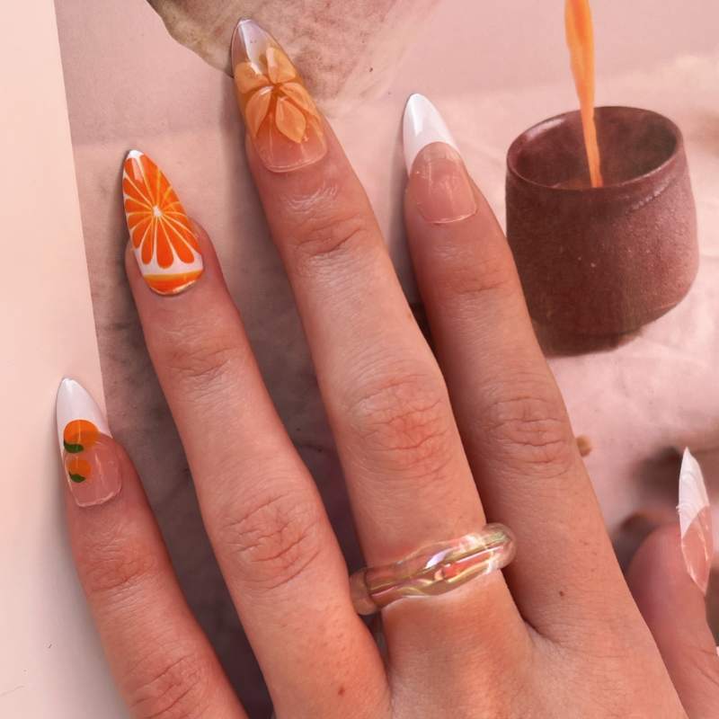 Premium Press-On Nail Set mit dekorativen Akzenten Karnz