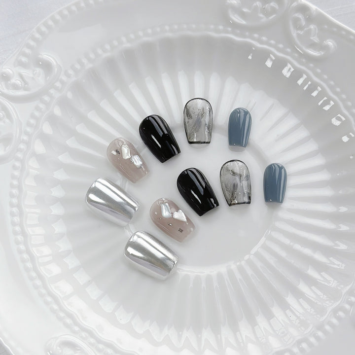 Designer Press-On Nail Art Set mit metallischen und marmorierten Akzenten
