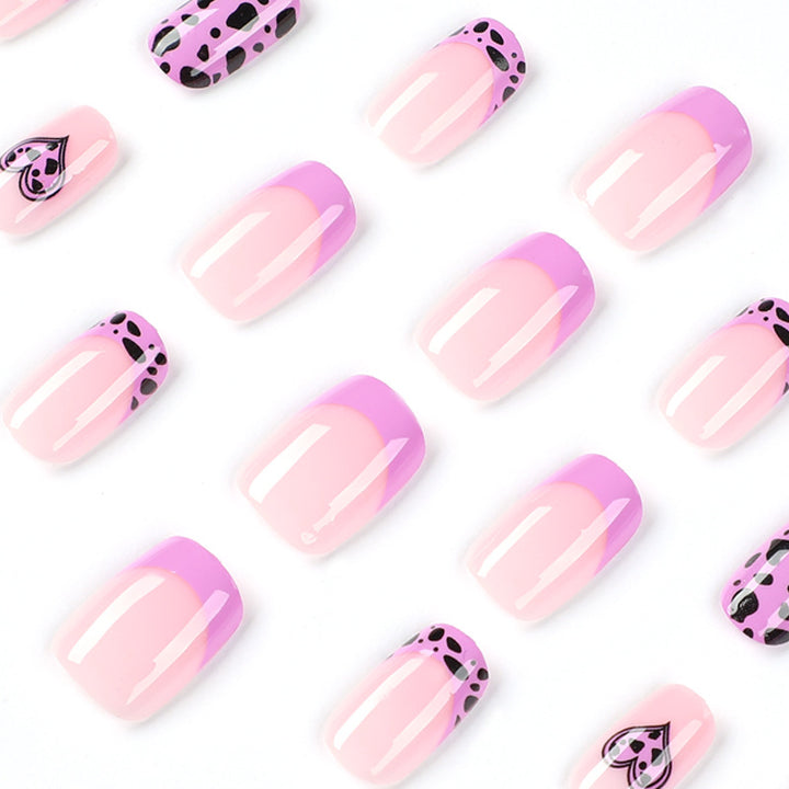 Kunstvolle Nagelkunst im romantischen Herz-Design Karnz
