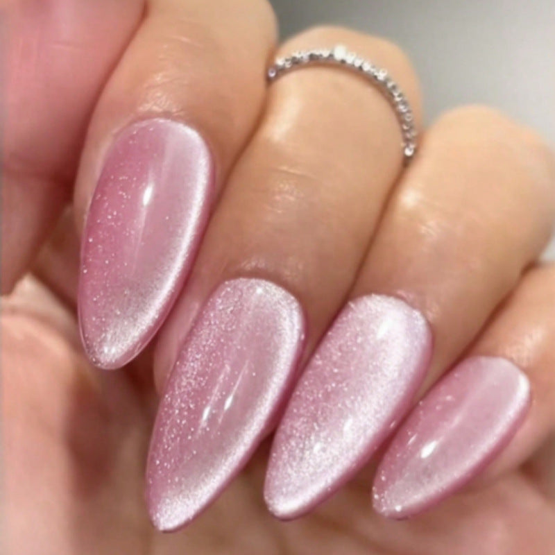 Glänzende Kunstnägel mit elegantem Ombre-Effekt Karnz