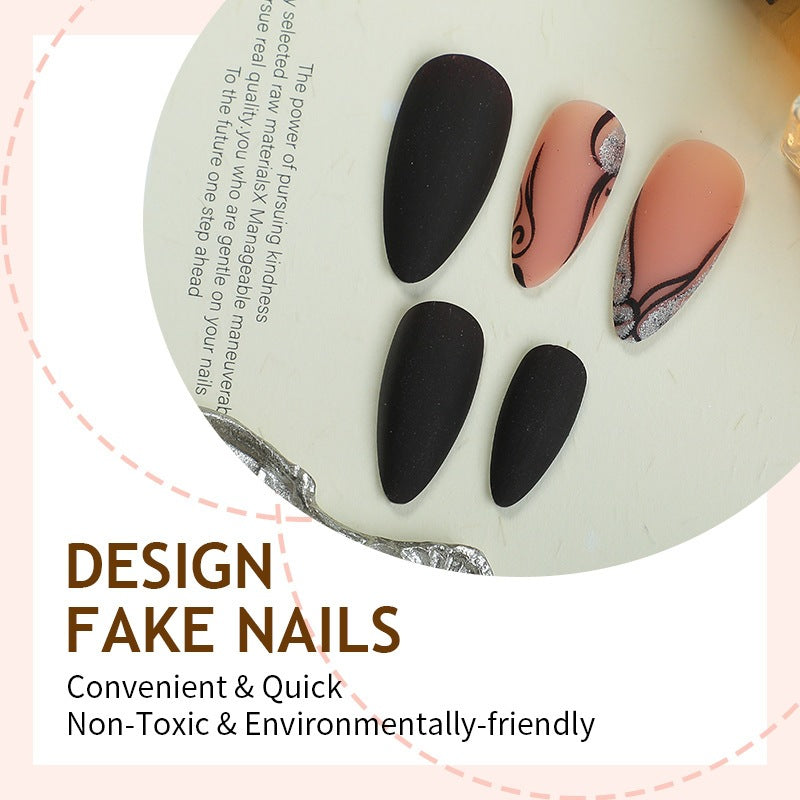 Kreatives Kunstnagelset mit exquisite marmorierten Designs und eleganten Akzenten Karnz