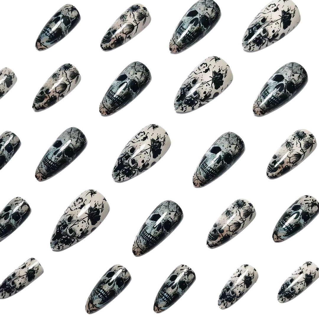 Kunstnägel Im Kreativen Totenkopf-Design Karnz
