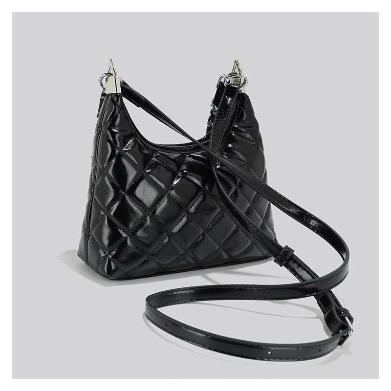 Gepolsterte Schultertasche mit Kettengriffen Karnz