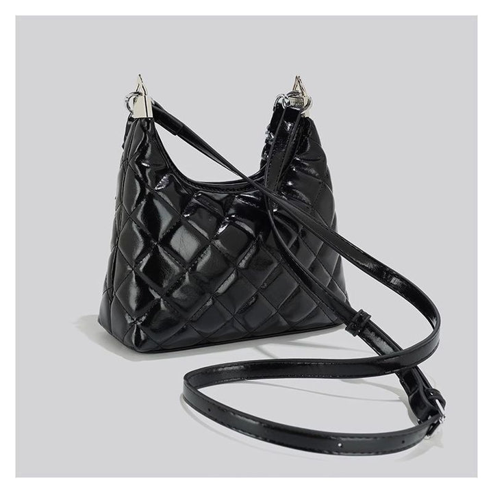 Gepolsterte Schultertasche mit Kettengriffen Karnz