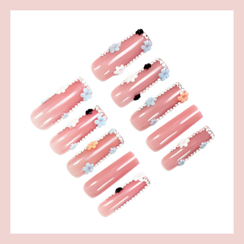 Künstliche Nagelkunstset mit floralen Verzierungen und Glitzerakzenten Karnz