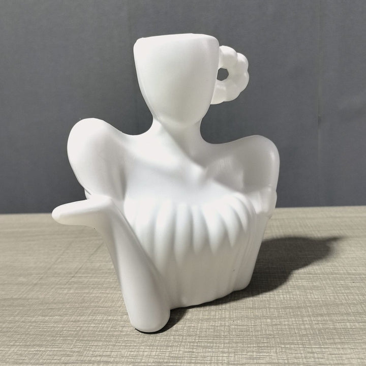 Dekorative Damenfigur Gießkanne Karnz