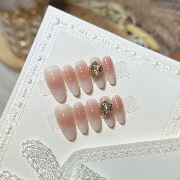 Stylisches Press-On-Nagel-Set mit Edelsteinakzent Karnz