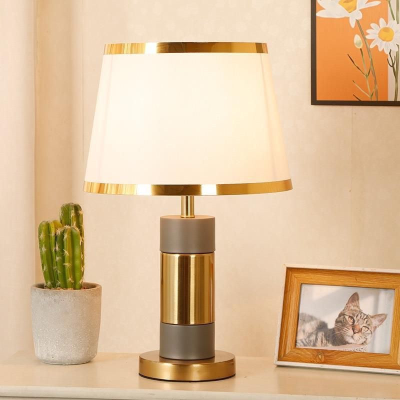 Elegante Minimalistische Tischlampe