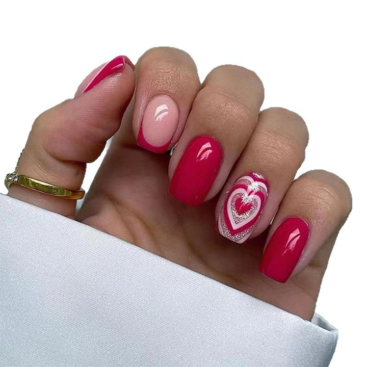 Herz-verzierte Nagelkunst Karnz