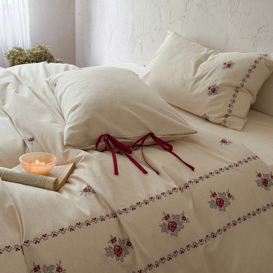 Bestickte Baumwoll-Bettwäsche und Kissenbezug-Set mit Bandbindungen