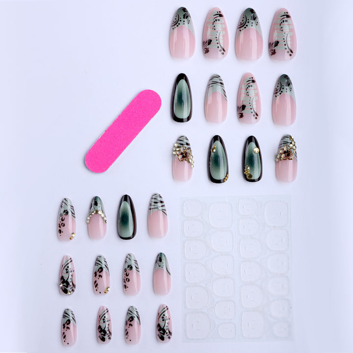 Kunstvolle Stiletto Fingernägel mit Floralen und Geometrischen Verzierungen Karnz