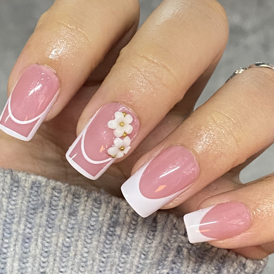 Dekoratives Aufklebe-Nageldesign Karnz