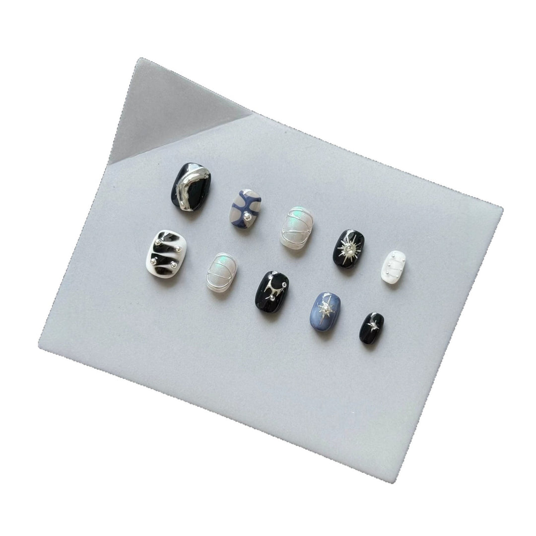 Künstlerisches Press-On Nagelset mit kosmischen Themen