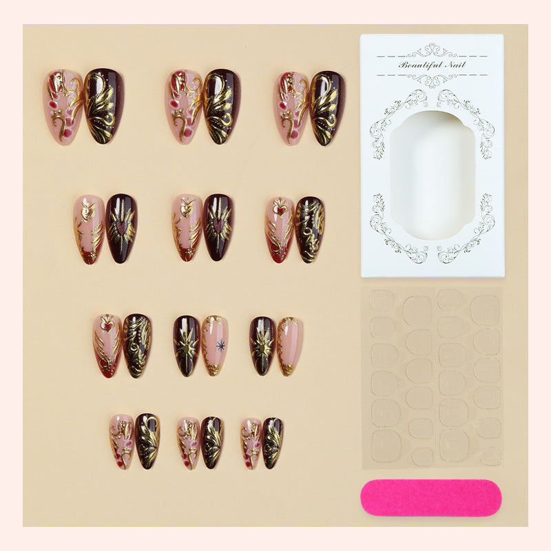Dekoratives Press-On Nagelkunstset mit komplexem goldenen Blumenmuster Karnz