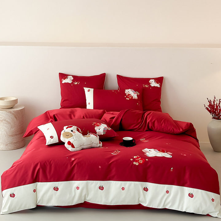Festliches besticktes Baumwollsatin-Bettbezug-Set mit plüschigem Akzentkissen und kontrastierendem Rand
