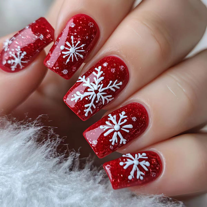 Kreative Nagelkunst mit Festlichem Schneeflocken-Design Karnz