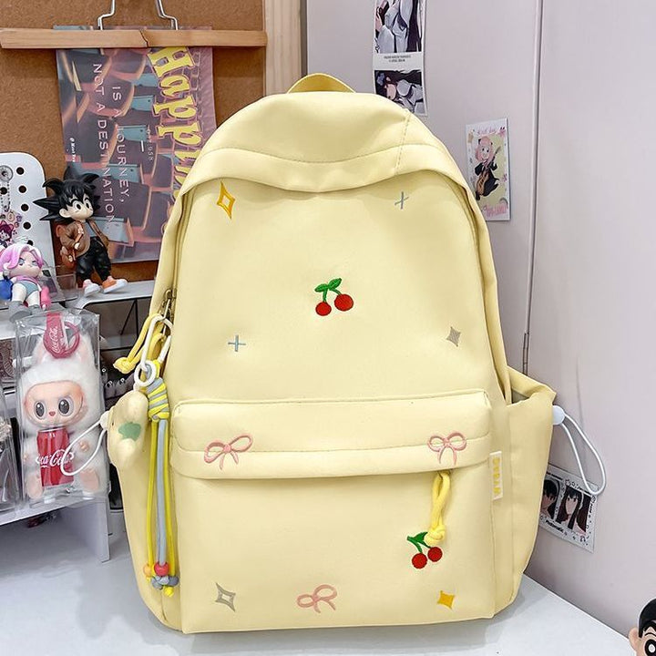 Verspielter Rucksack mit Stickereien Karnz