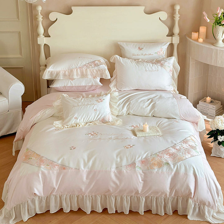 Romantisches Rüschen-Baumwoll-Satin Bettbezug-Set mit handbestickten Rosettenpaneelen & Rüschbettwäsche