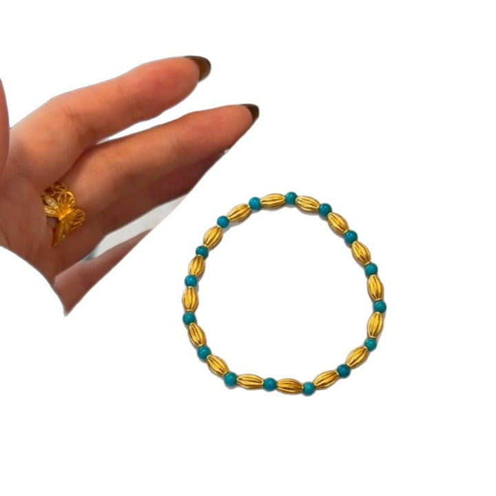 Verspieltes Perlenarmband mit Charm Karnz