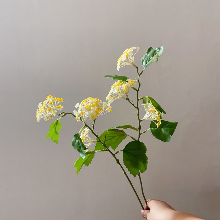 Realistische dekorative Blumenstängel