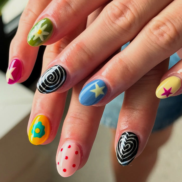 Kunstfingernägel mit Bunten und Kreativen Designs Karnz