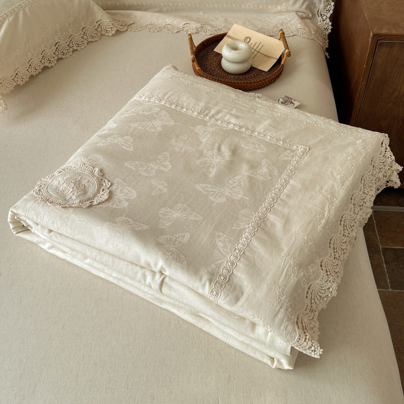 Jacquard-Tagesdecke im Vintage-Look mit floraler Applikation und Spitzenbordüre